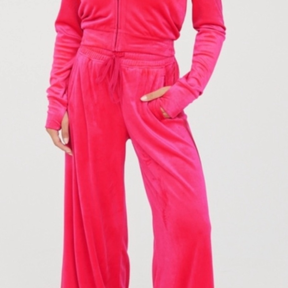 OFFLINE BY AERIE BRIGHT LIGHTS
VELOUR SKATER PANTS